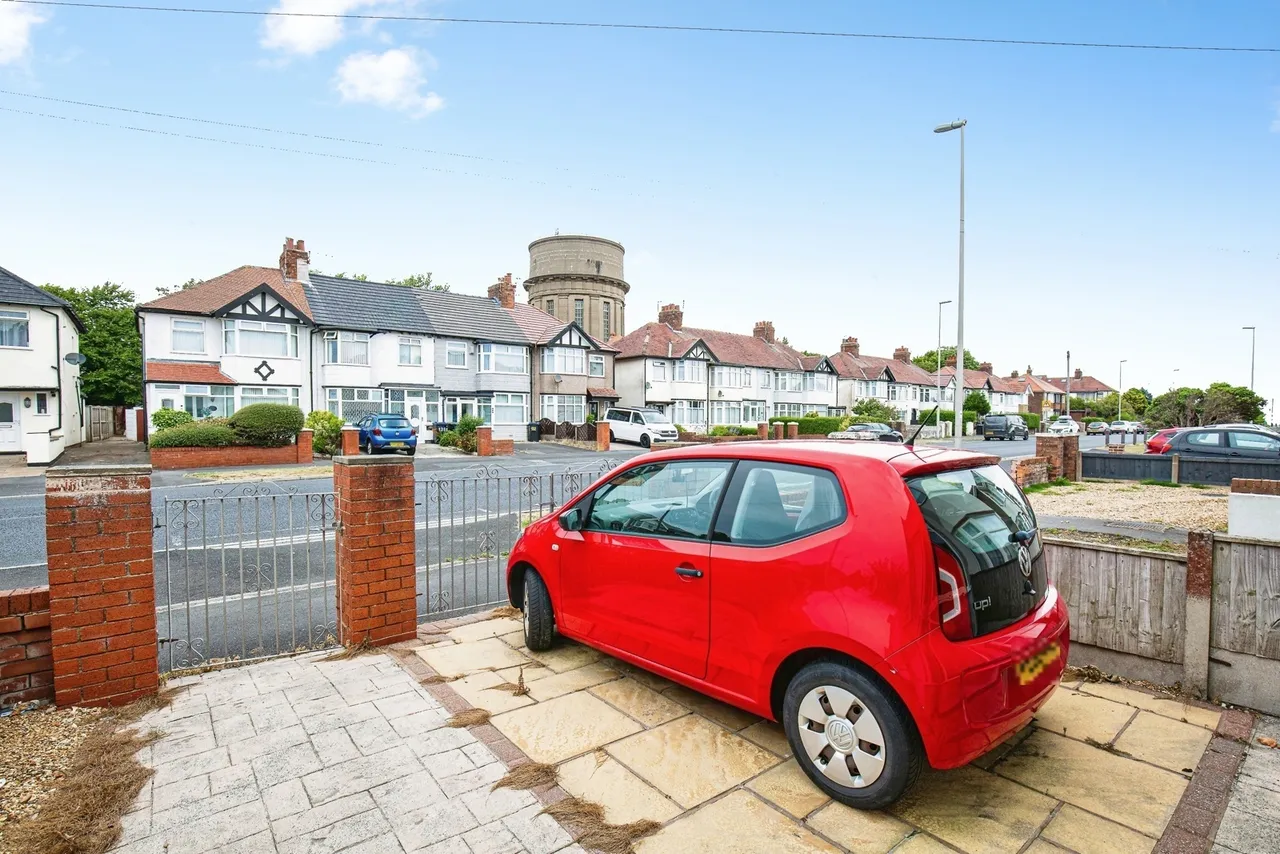 Warbreck Hill Road, Blackpool, FY2, photo 19