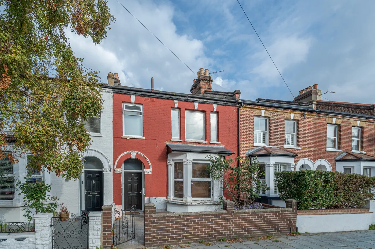 3 bed house for sale, London, SW16