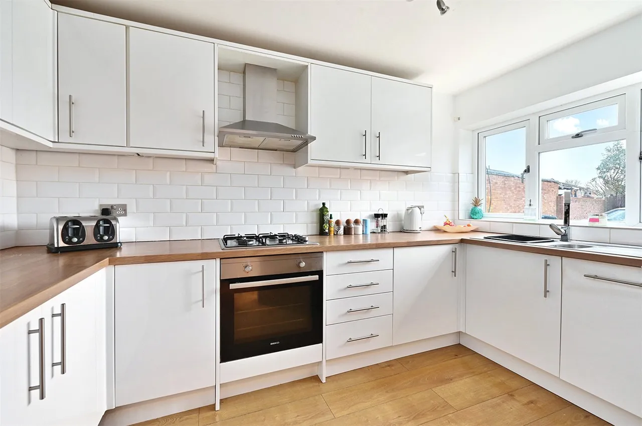Harpton Close, Yateley, Hampshire, GU46 7SH, photo 3