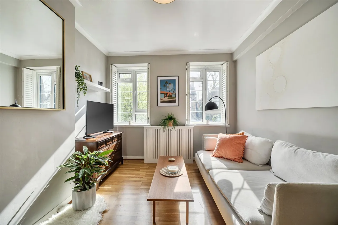 1 bed flat for sale — Barry Road, SE22