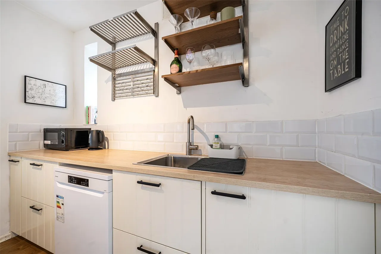 Barry Road, SE22, photo 16