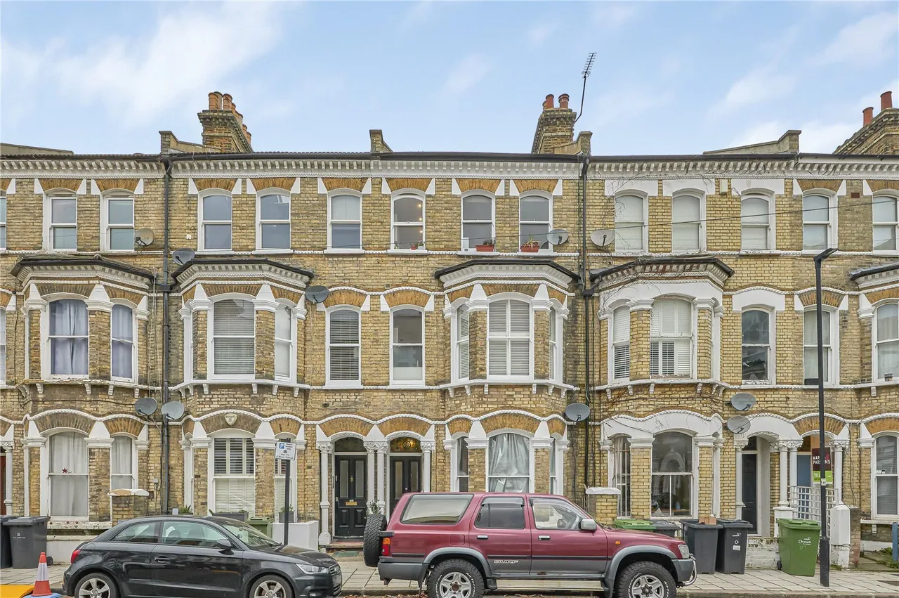 1 bed flat for sale — Tregothnan Road, Clapham, London, SW9