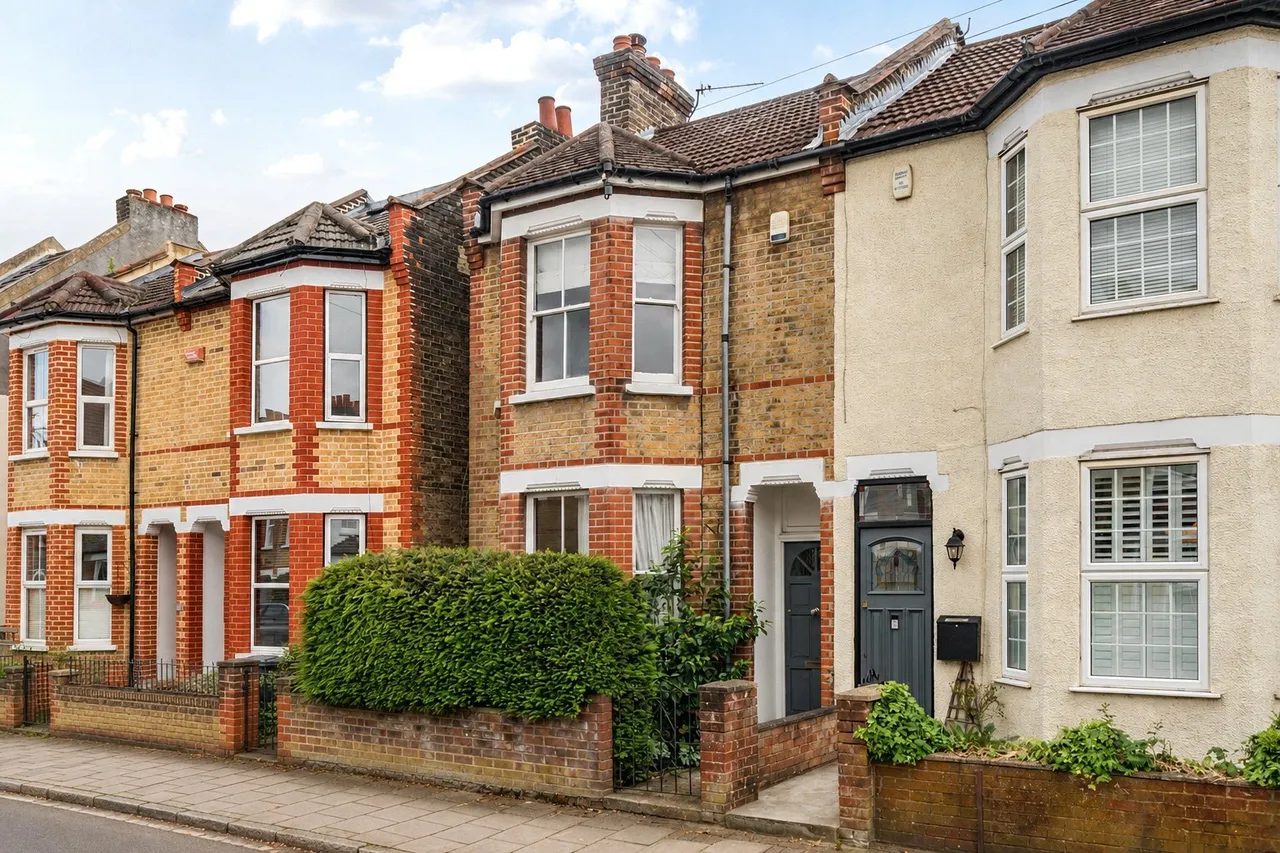 3 bed house for sale — Bromley Gardens, BR2