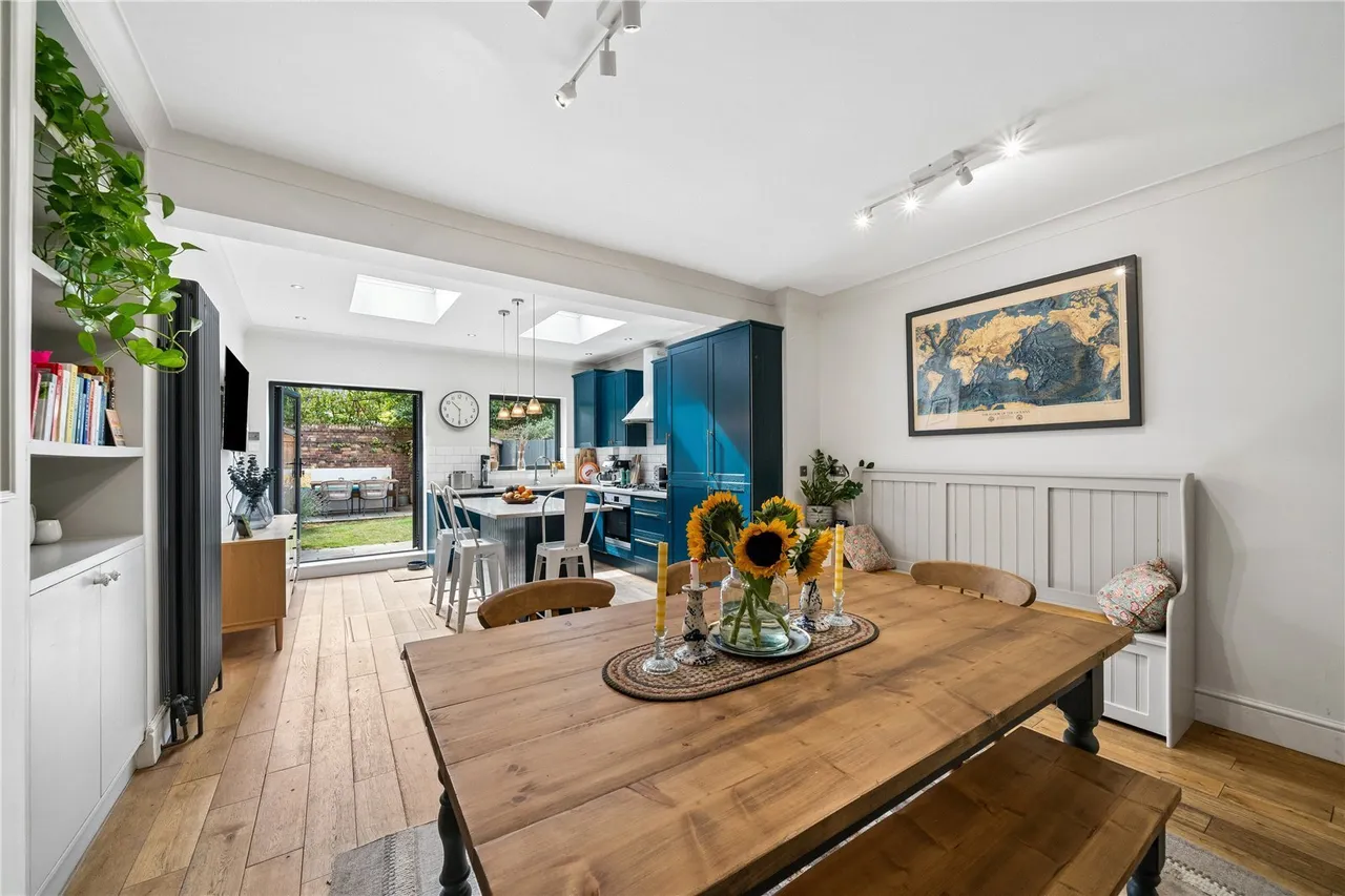 3 bed flat for sale, Burmester Road, London, SW17