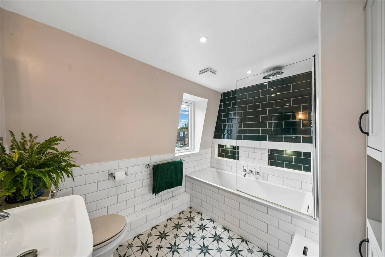 Burmester Road, London, SW17, photo 5
