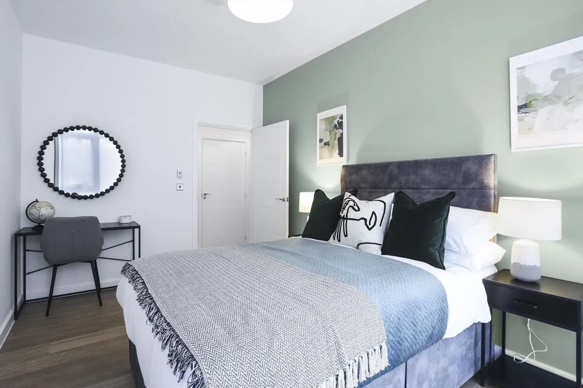 2 bed flat to rent, Station Avenue, Walton-on-Thames, KT12