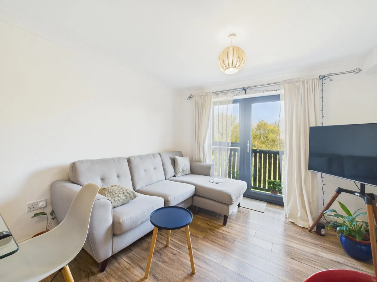 Hatton Road, Bedfont, photo 3