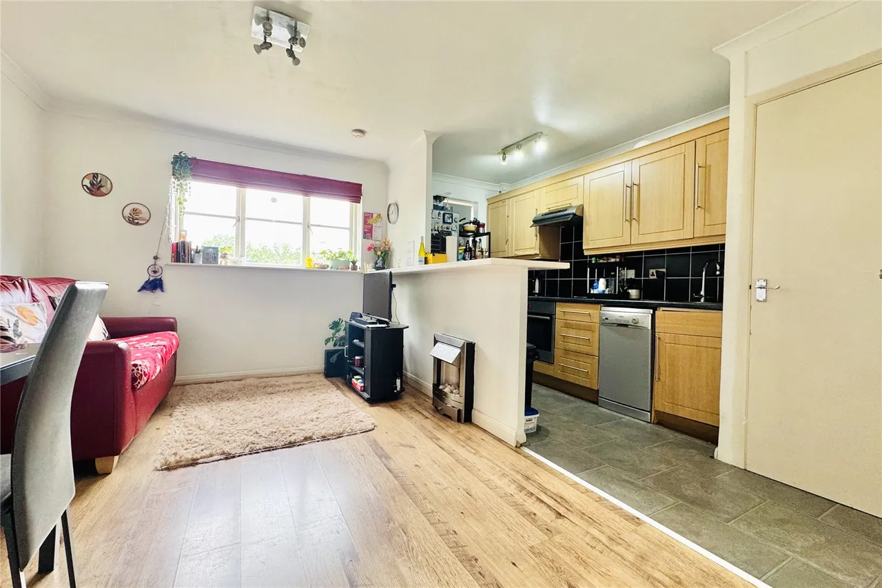 Bluebell Rise, Lightwater, Surrey, GU18 5YN, photo 4