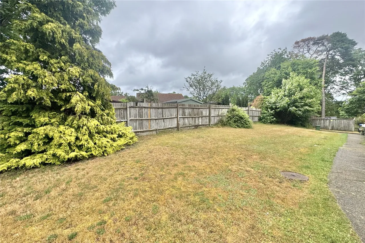 Bluebell Rise, Lightwater, Surrey, GU18 5YN, photo 8