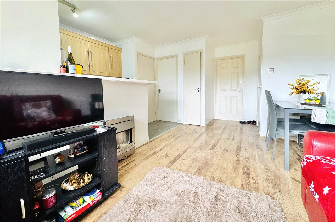 Bluebell Rise, Lightwater, Surrey, GU18 5YN, photo 2