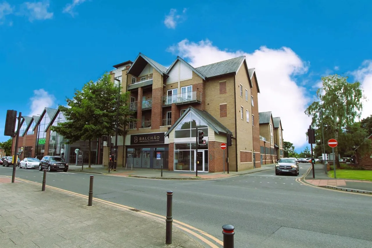 3 bed flat for sale, Hale Road, Altrincham
