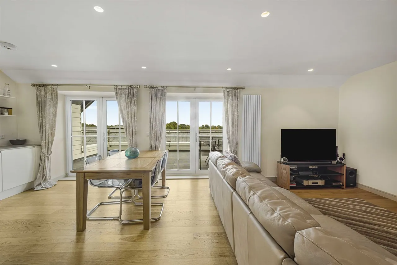 Hale Road, Altrincham, photo 2
