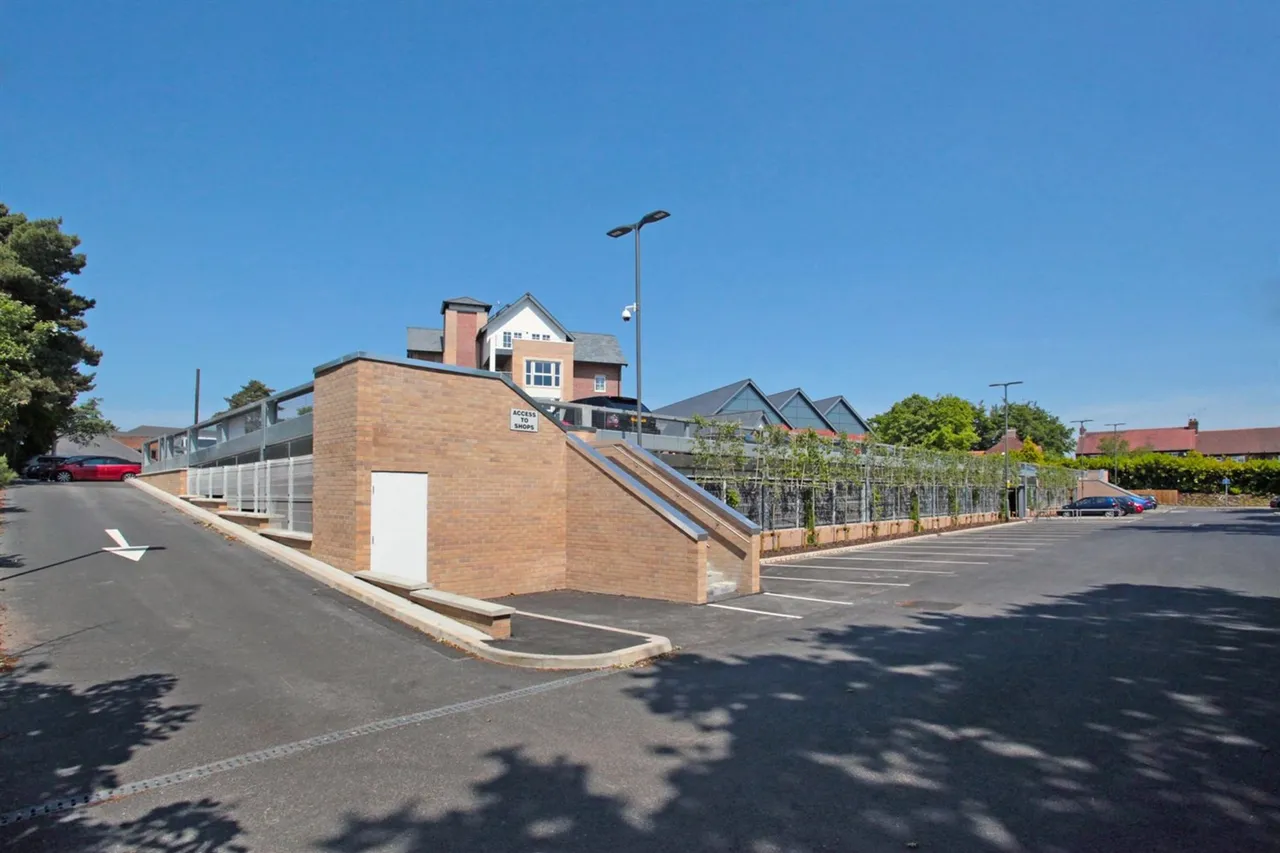 Hale Road, Altrincham, photo 18