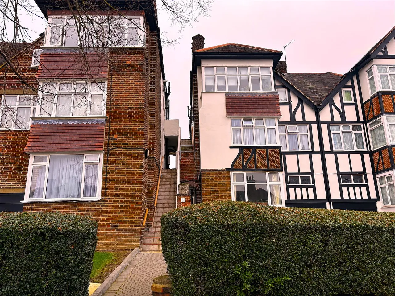1 bed flat for sale — Highfield Avenue, London