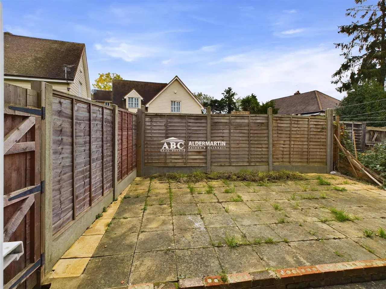 Highfield Avenue, London, photo 5