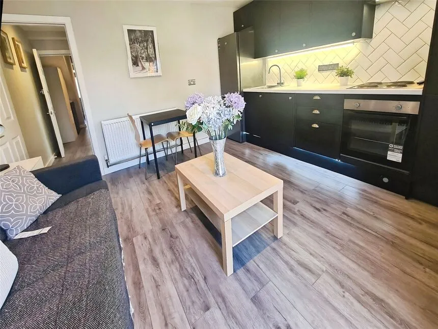 Salisbury Close, Eastleigh, SO50, photo 3