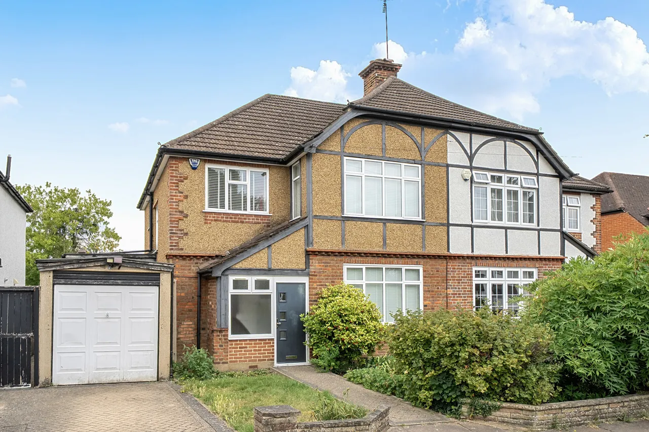 3 bed house for sale, Hillview Road, Hatch End, HA5