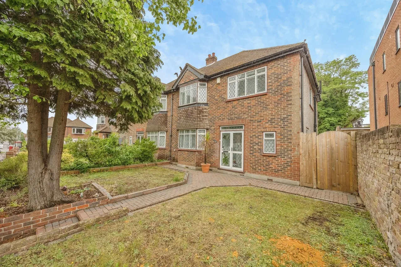 3 bed house for sale — Wickham Road, Croydon, CR0