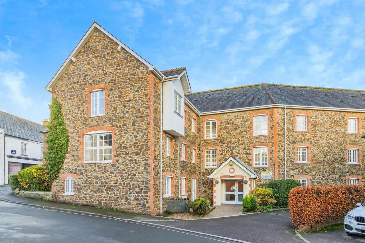 2 bed retirement property to rent — Park Terrace, Minehead