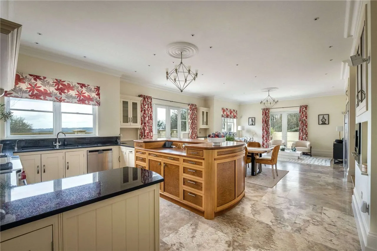 Marley Common, Haslemere, Surrey, GU27 3PT, photo 10