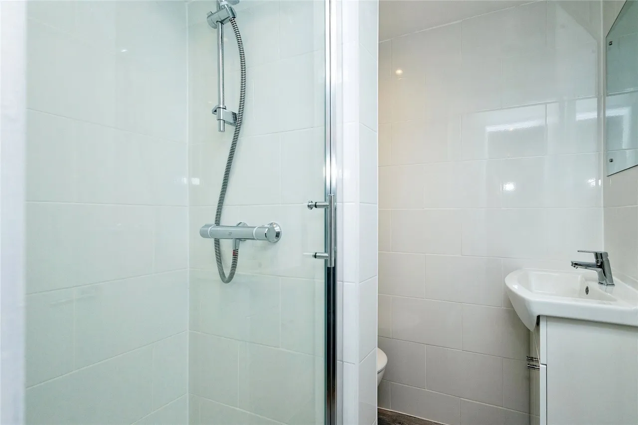 Farnham Road, Guildford, GU2, photo 11