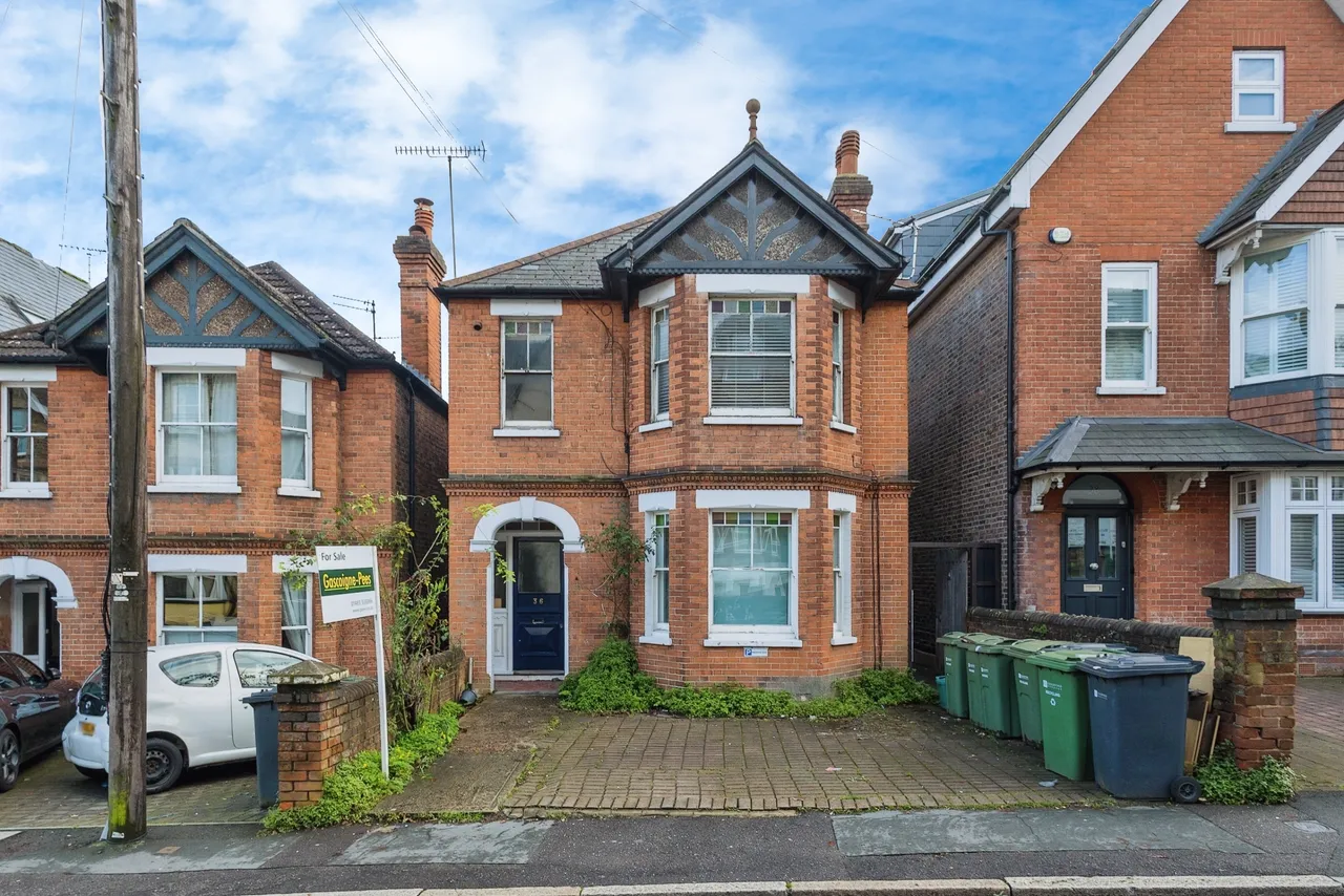2 bed flat for sale, Farnham Road, Guildford, GU2