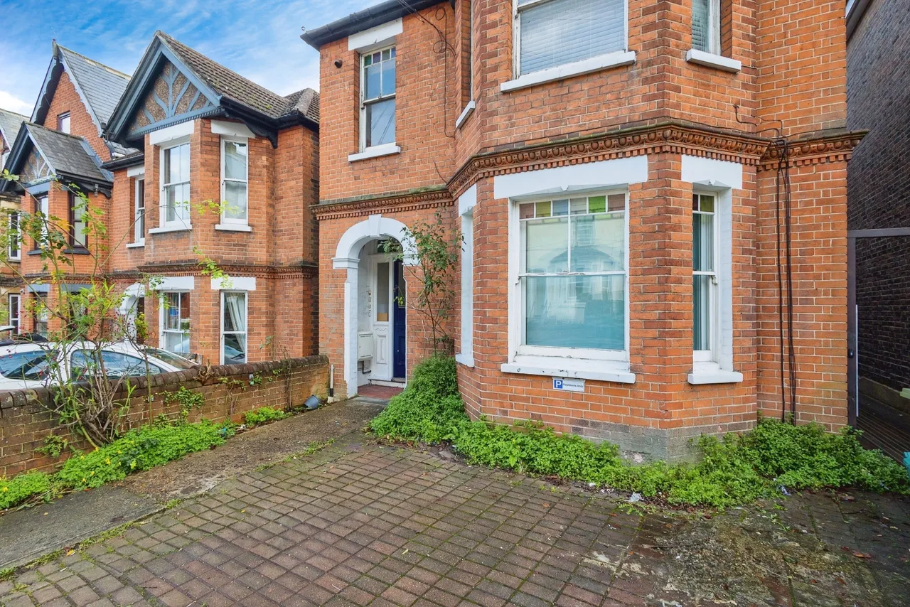 Farnham Road, Guildford, GU2, photo 7