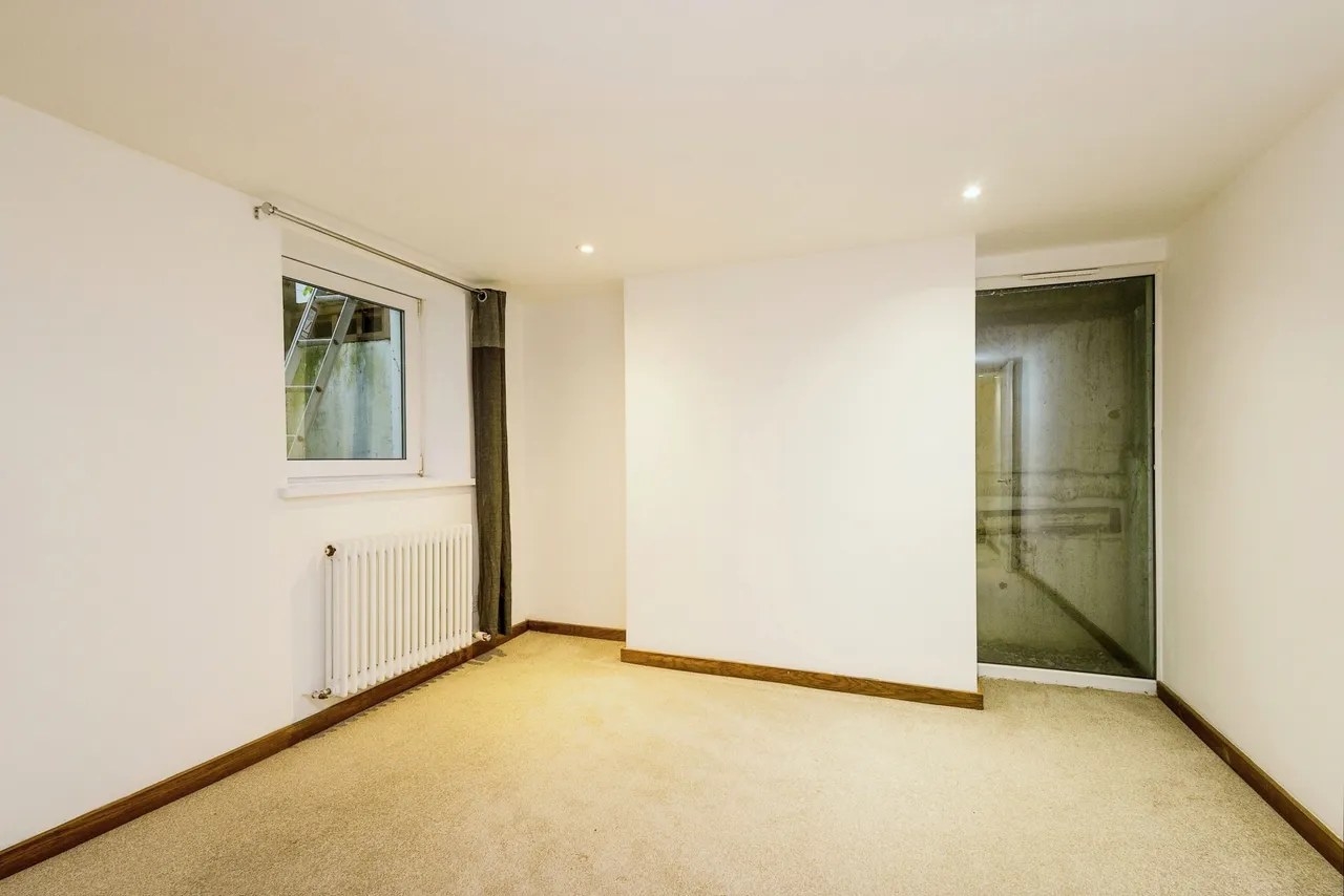 Farnham Road, Guildford, GU2, photo 9