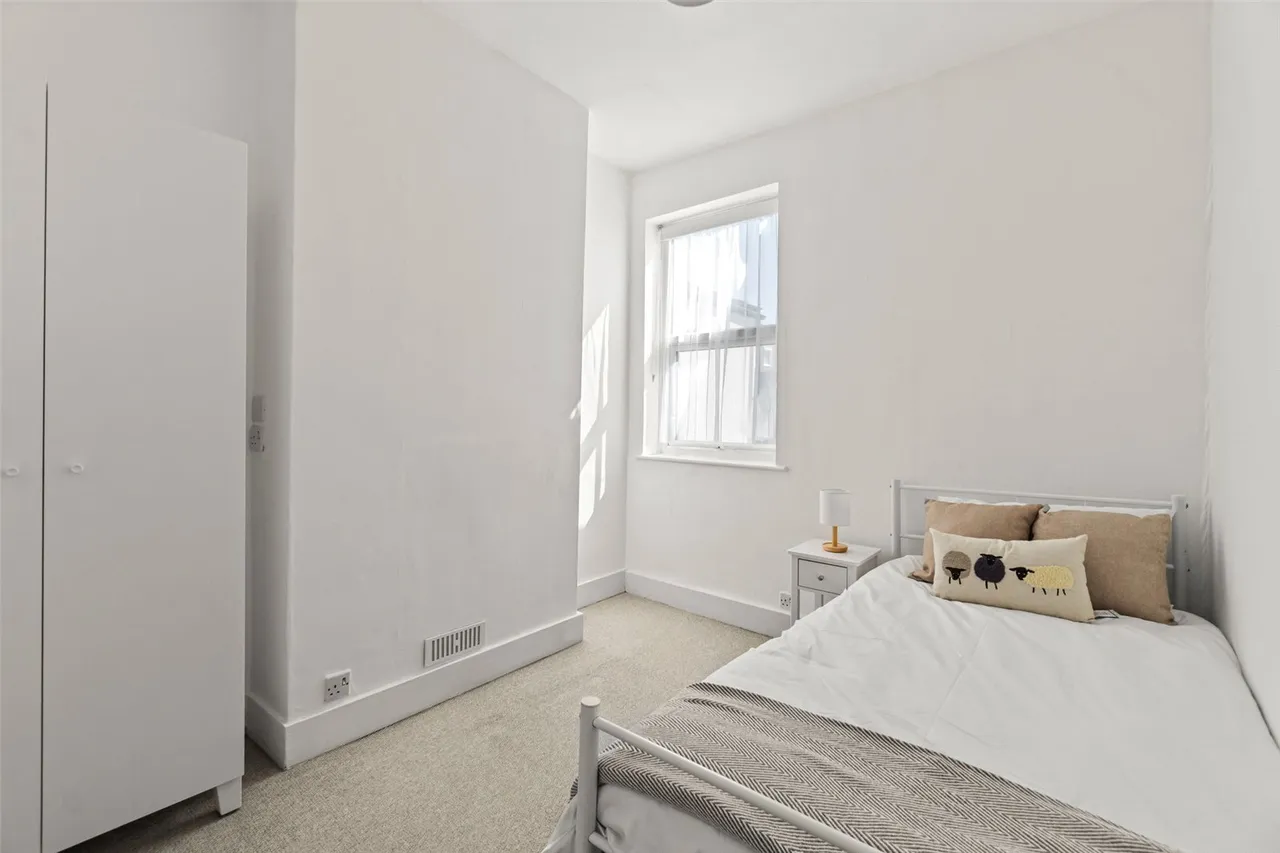 Burtons Road, Hampton Hill, TW12 1DB, photo 12