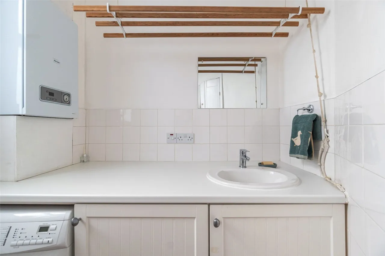 Burtons Road, Hampton Hill, TW12 1DB, photo 8