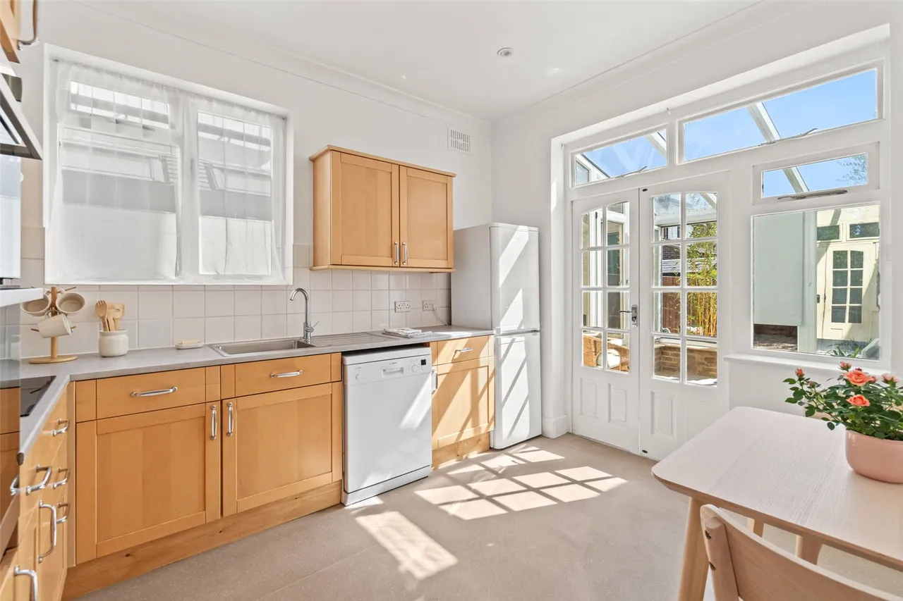 Burtons Road, Hampton Hill, TW12 1DB, photo 5