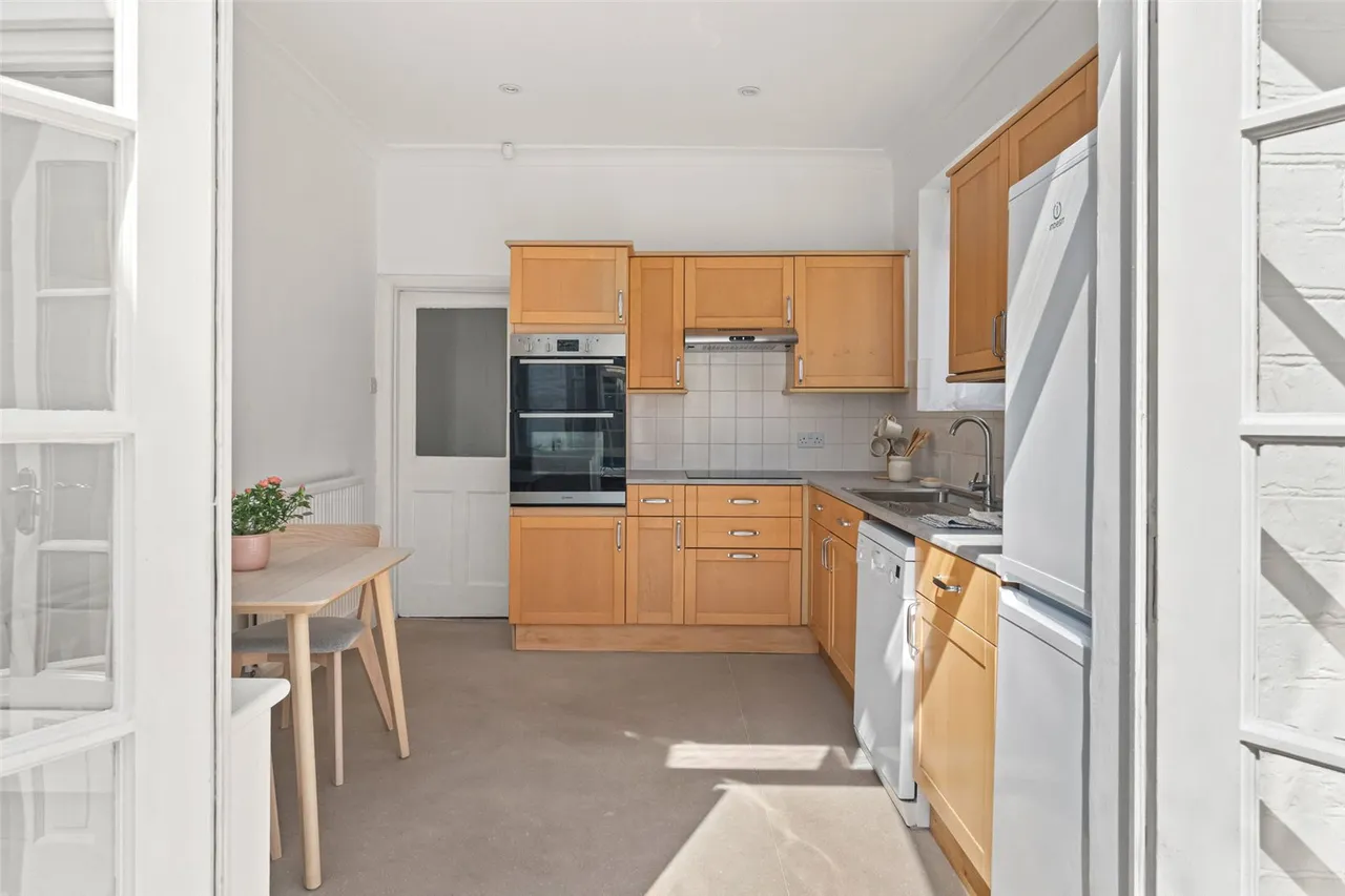 Burtons Road, Hampton Hill, TW12 1DB, photo 6