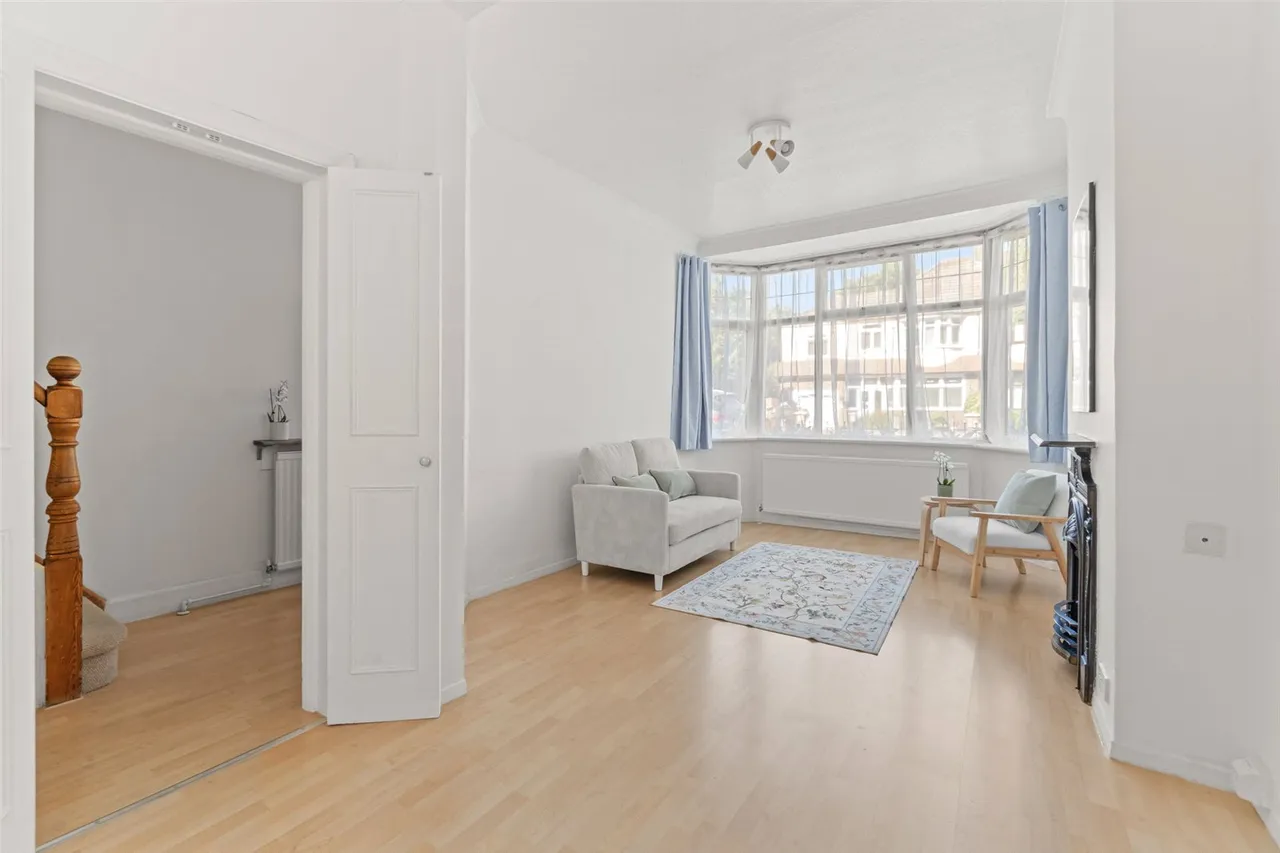 Burtons Road, Hampton Hill, TW12 1DB, photo 2