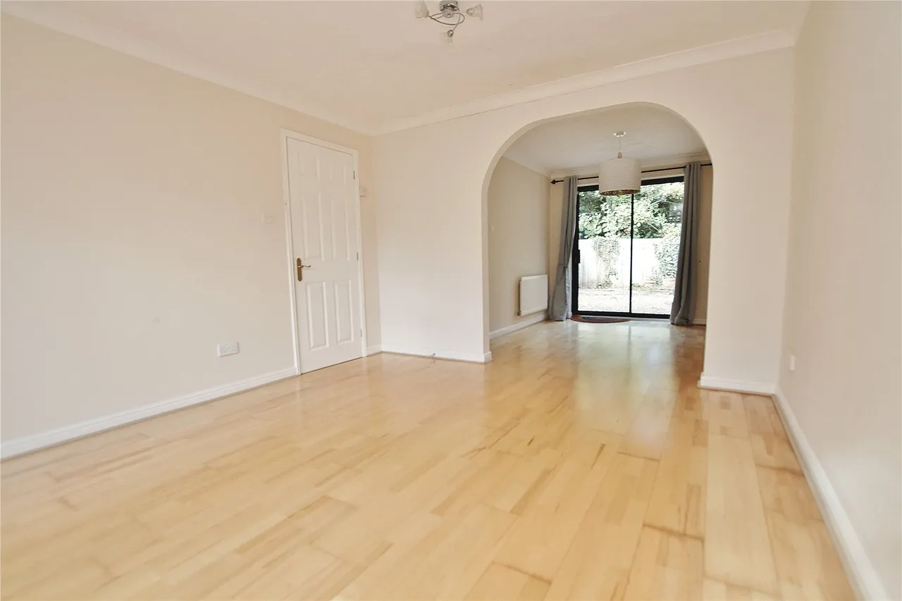 Alexandra Gardens, Knaphill, GU21, photo 2