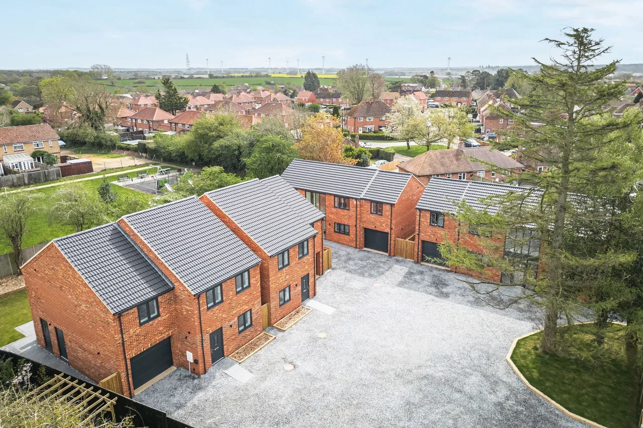 Exclusive New Homes in Private Cul-De, photo 13