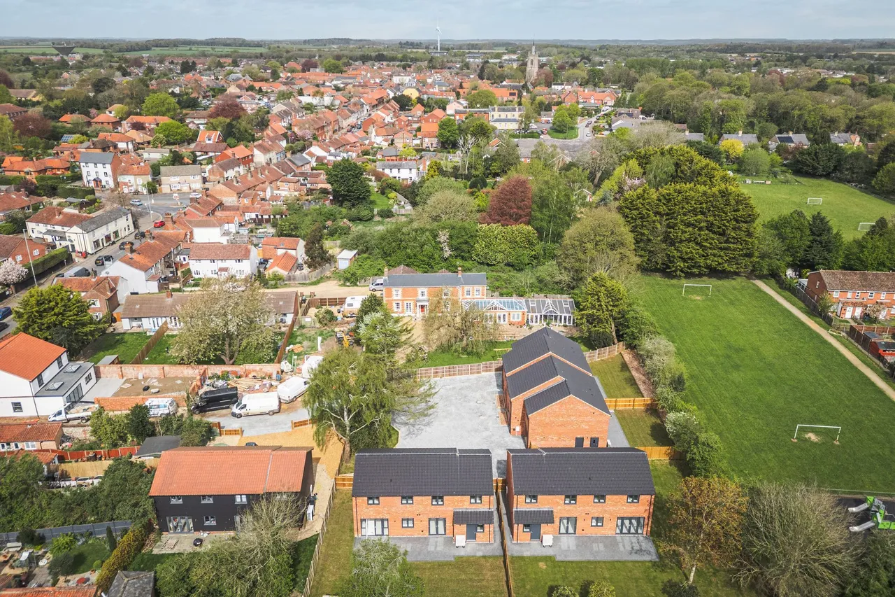 Exclusive New Homes in Private Cul-De, photo 12