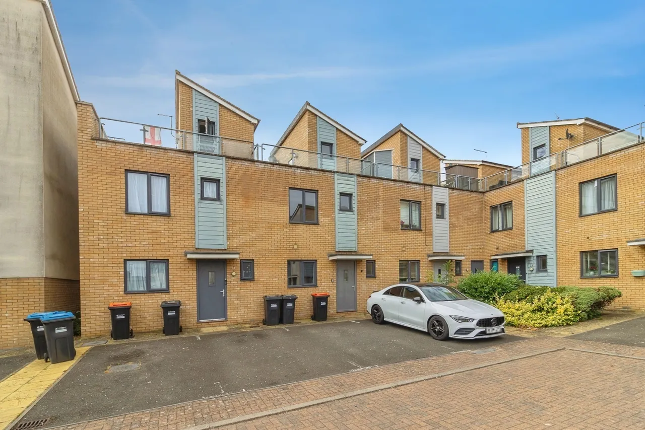 Selkirk Drive, Oakridge Park, Milton Keynes, Buckinghamshire, MK14, photo 17