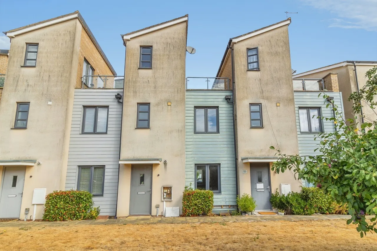 3 bed house for sale — Selkirk Drive, Oakridge Park, Milton Keynes, Buckinghamshire, MK14