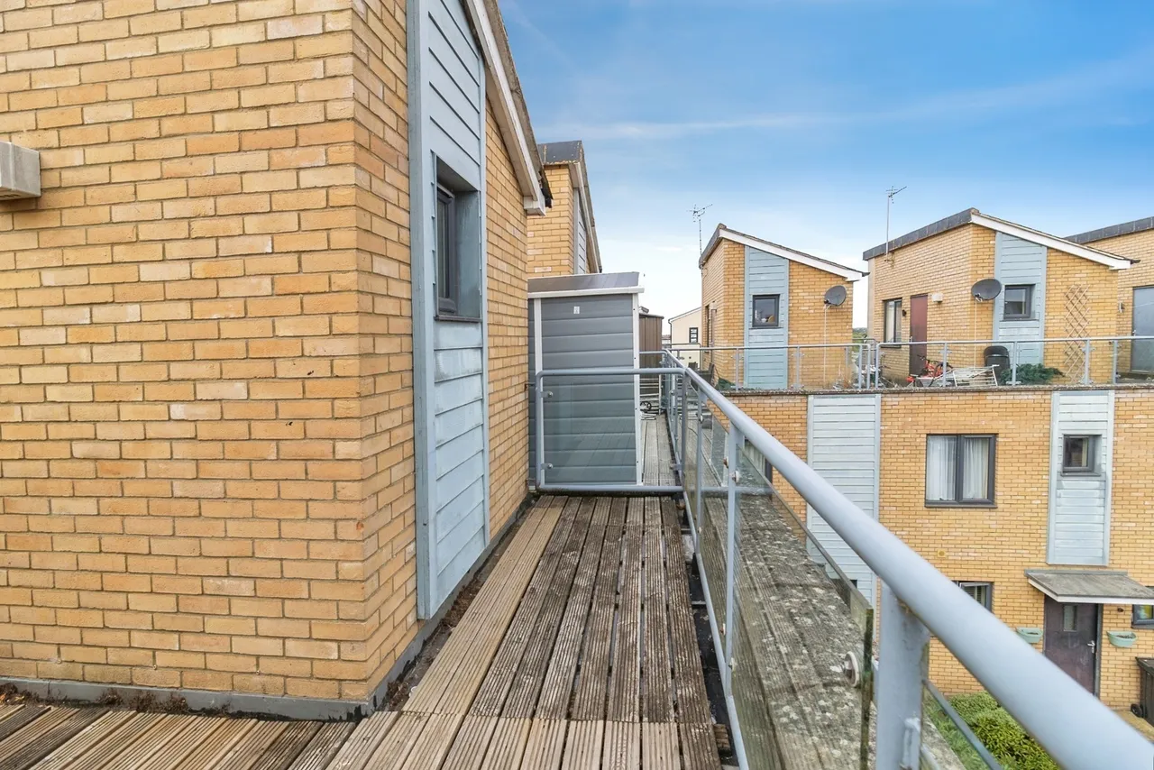 Selkirk Drive, Oakridge Park, Milton Keynes, Buckinghamshire, MK14, photo 2