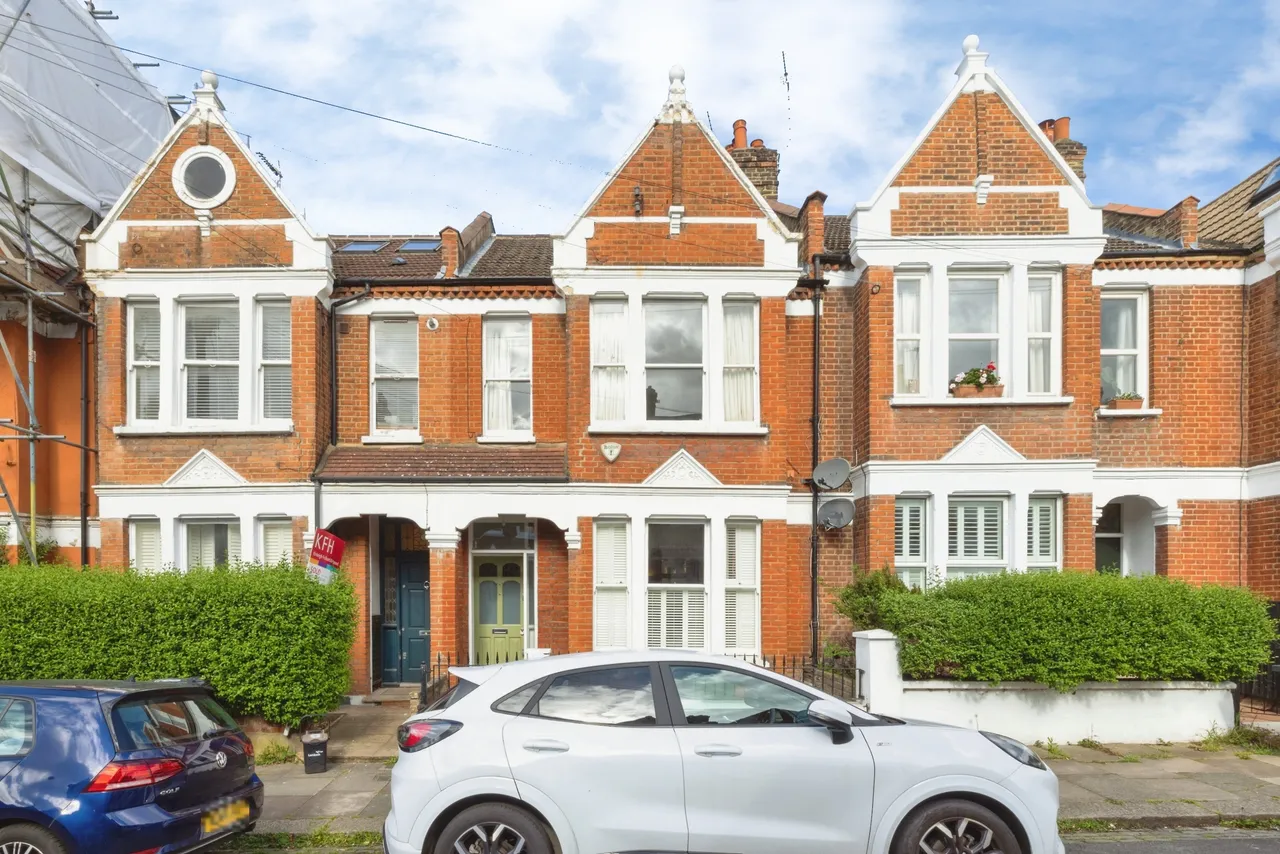 4 bed house for sale — Moorcroft Road, Streatham