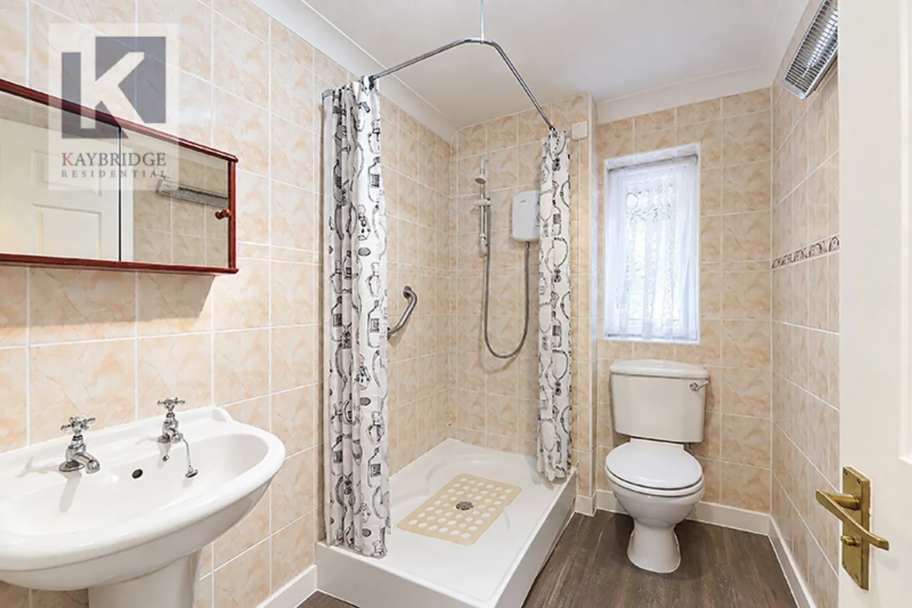 Oakmead Green, Epsom, KT18, photo 8