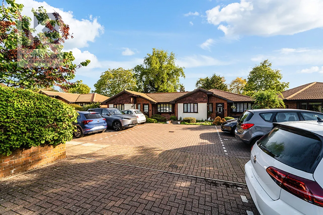 Oakmead Green, Epsom, KT18, photo 9
