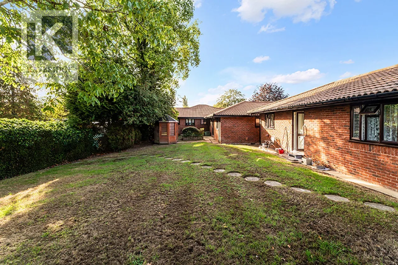 Oakmead Green, Epsom, KT18, photo 11