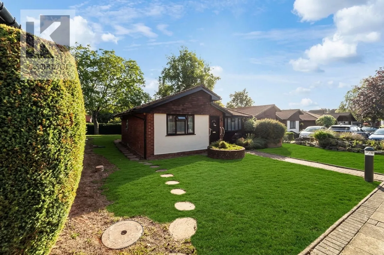 Oakmead Green, Epsom, KT18, photo 12
