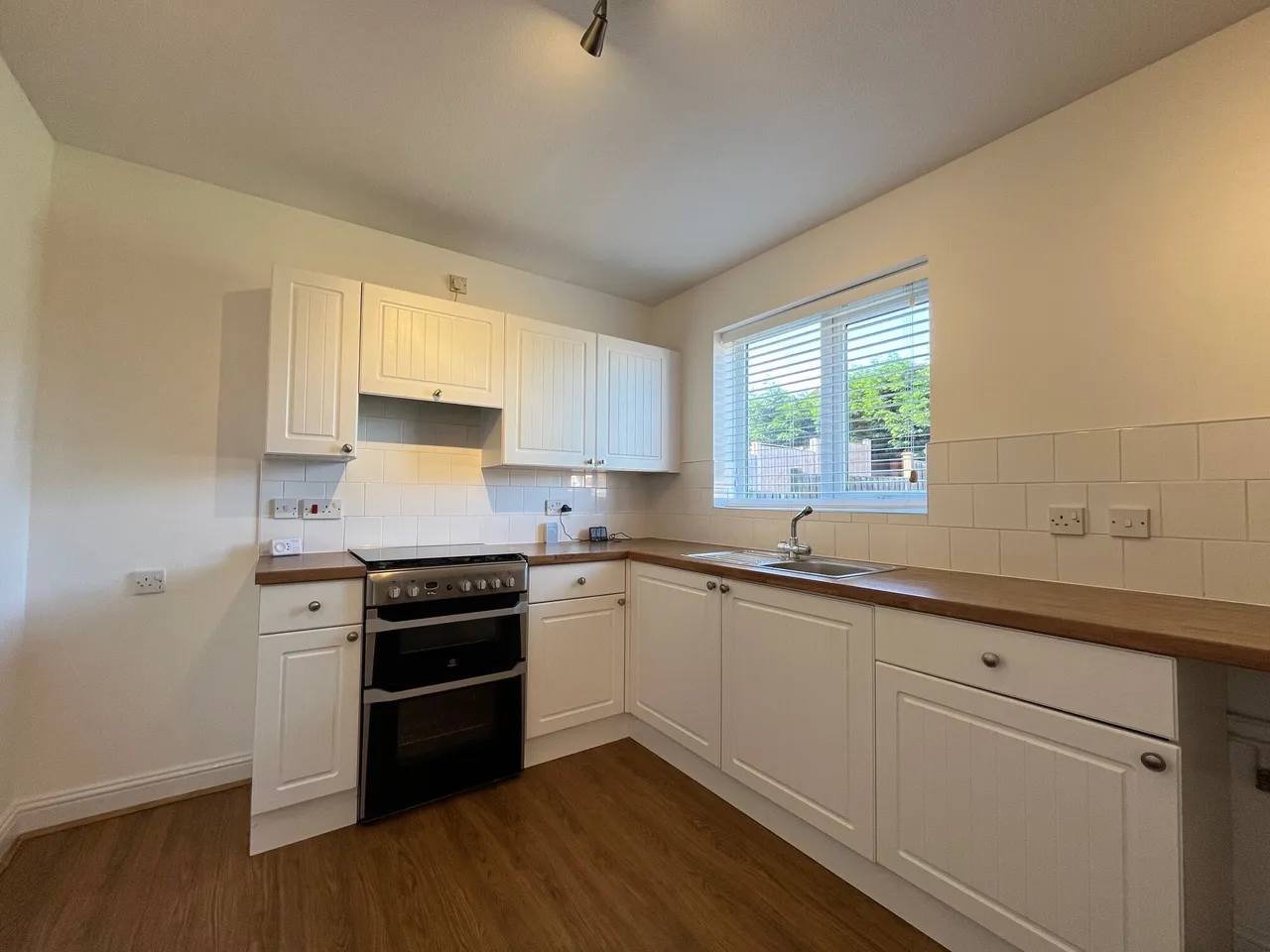 Kestrel Close, Uttoxeter, ST14, photo 3