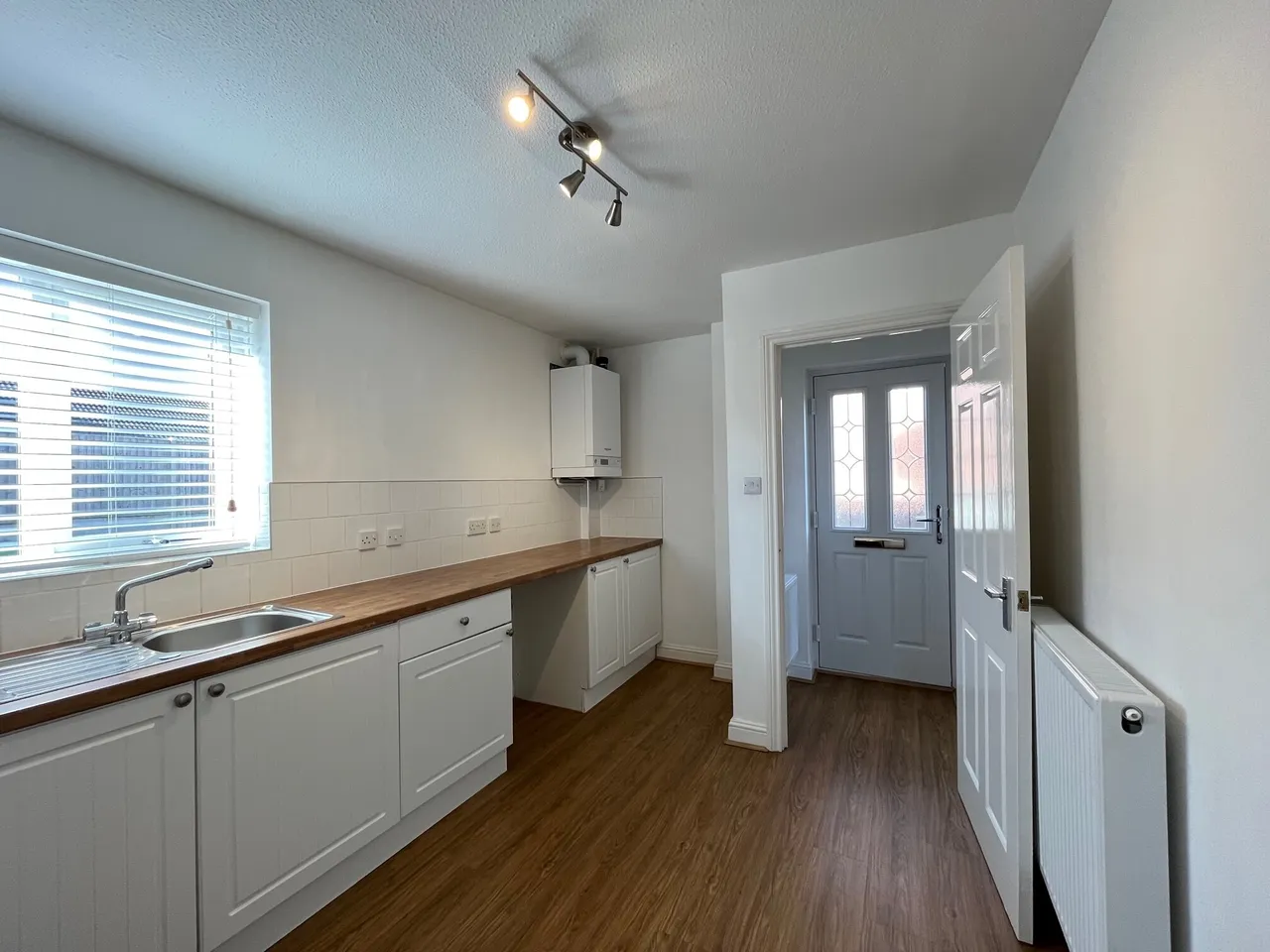 Kestrel Close, Uttoxeter, ST14, photo 4