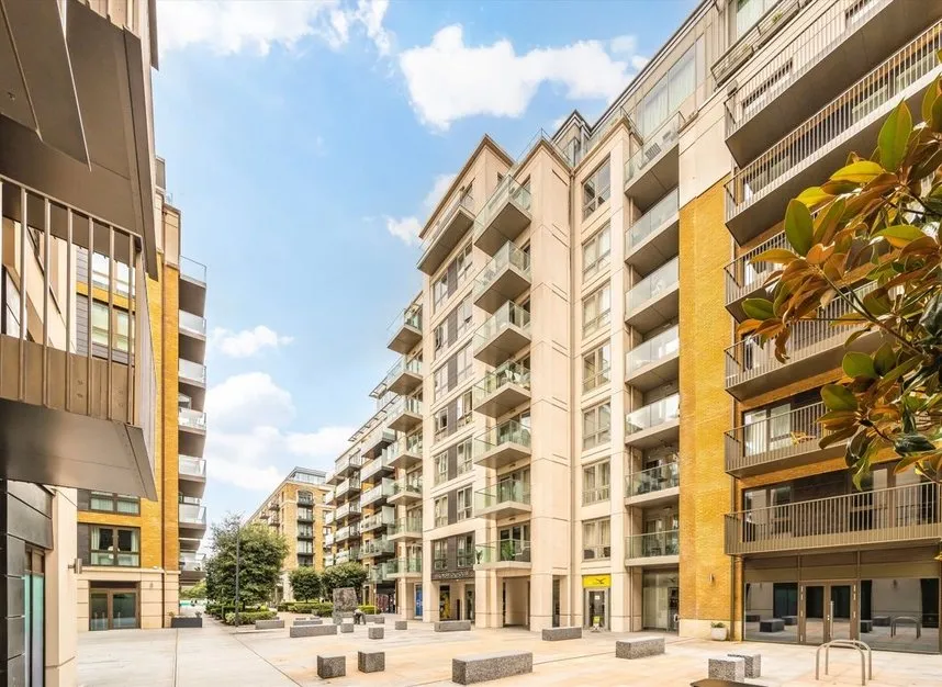 2 bed flat to rent, Parrs Way, Hammersmith, W6