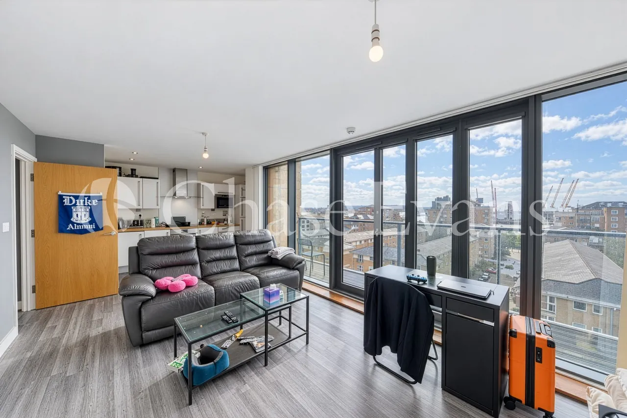 2 bed flat for sale, Blackwall Way, Poplar, E14