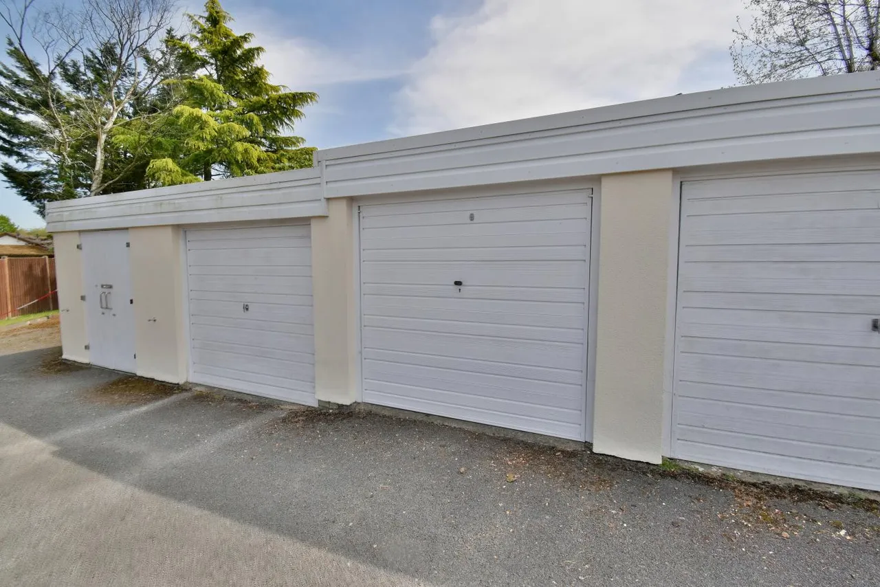 Twyford House, BH22, photo 12
