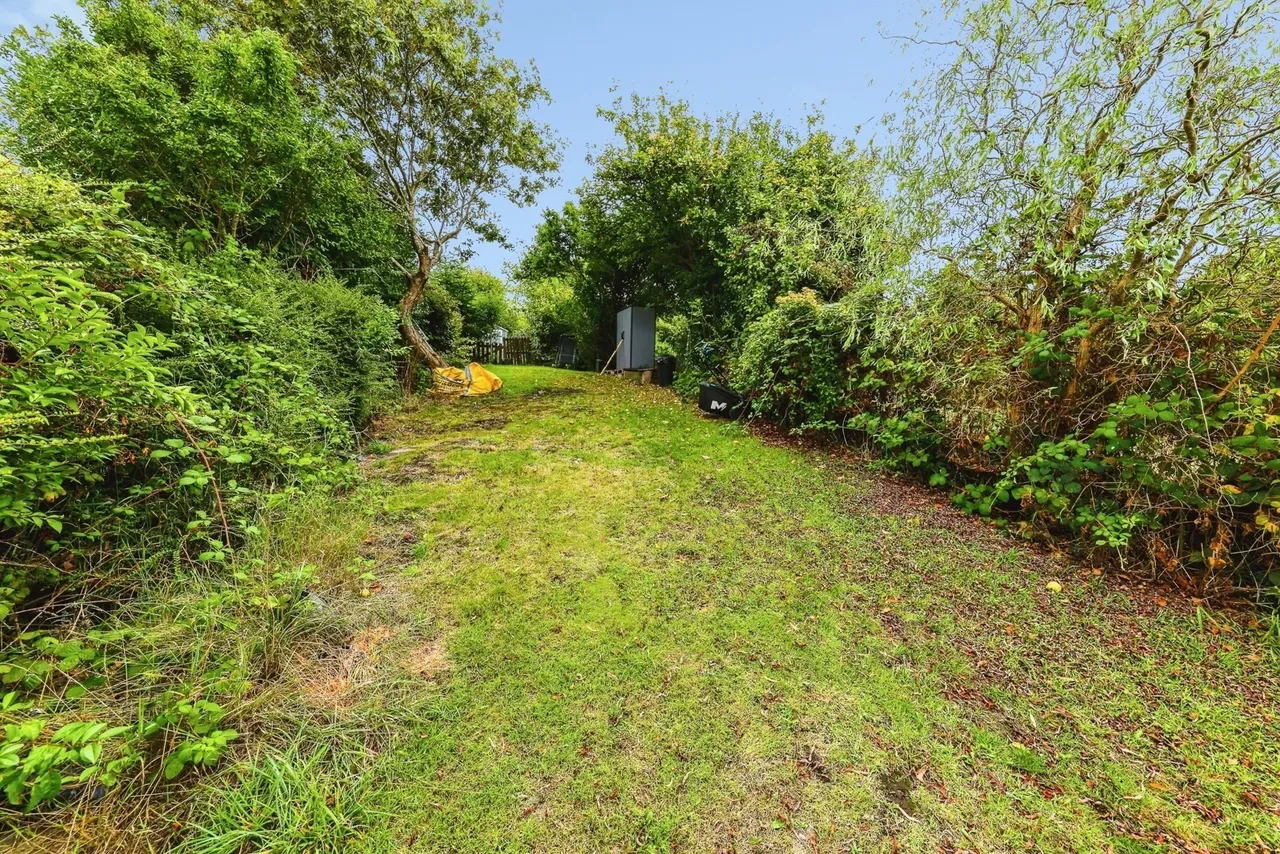 Garden Suburbs, Trimsaran, SA17, photo 20